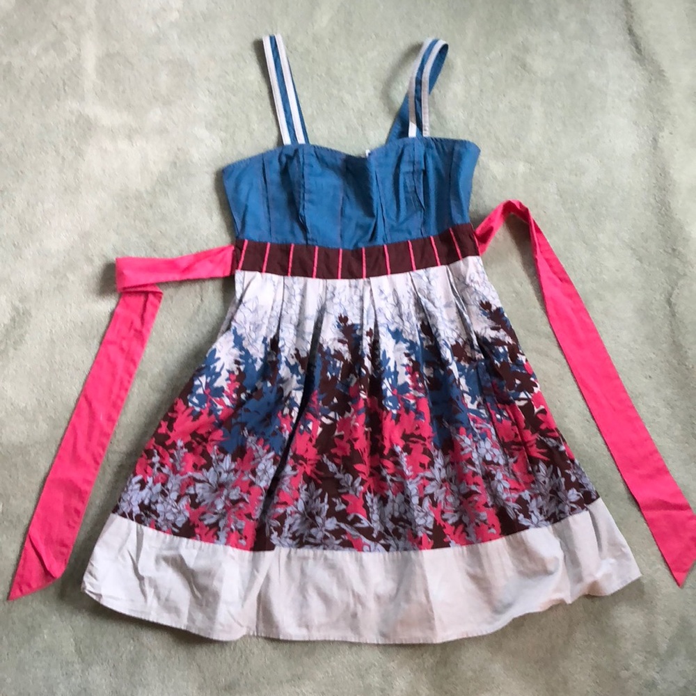 Women’s nature-themed dress